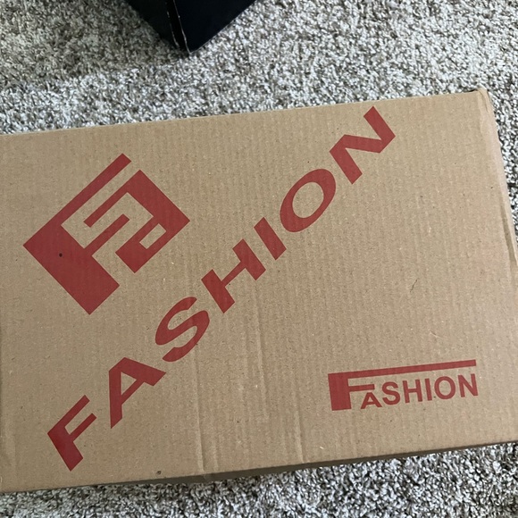 Shiny black platform sneaker from Shien, women’s size 10 - Picture 4 of 4